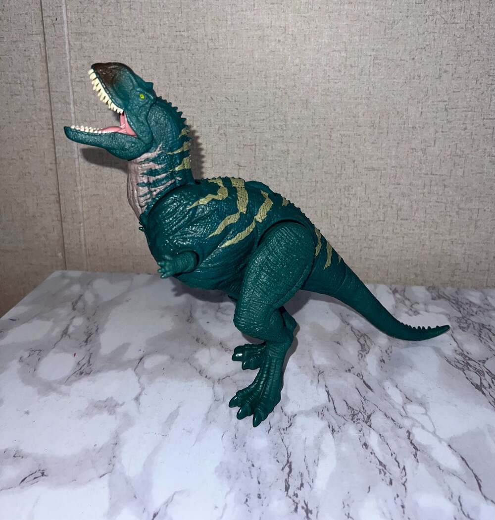 Mattel Jurassic World Sound Strike Majungasaurus Dinosaur Action Figure